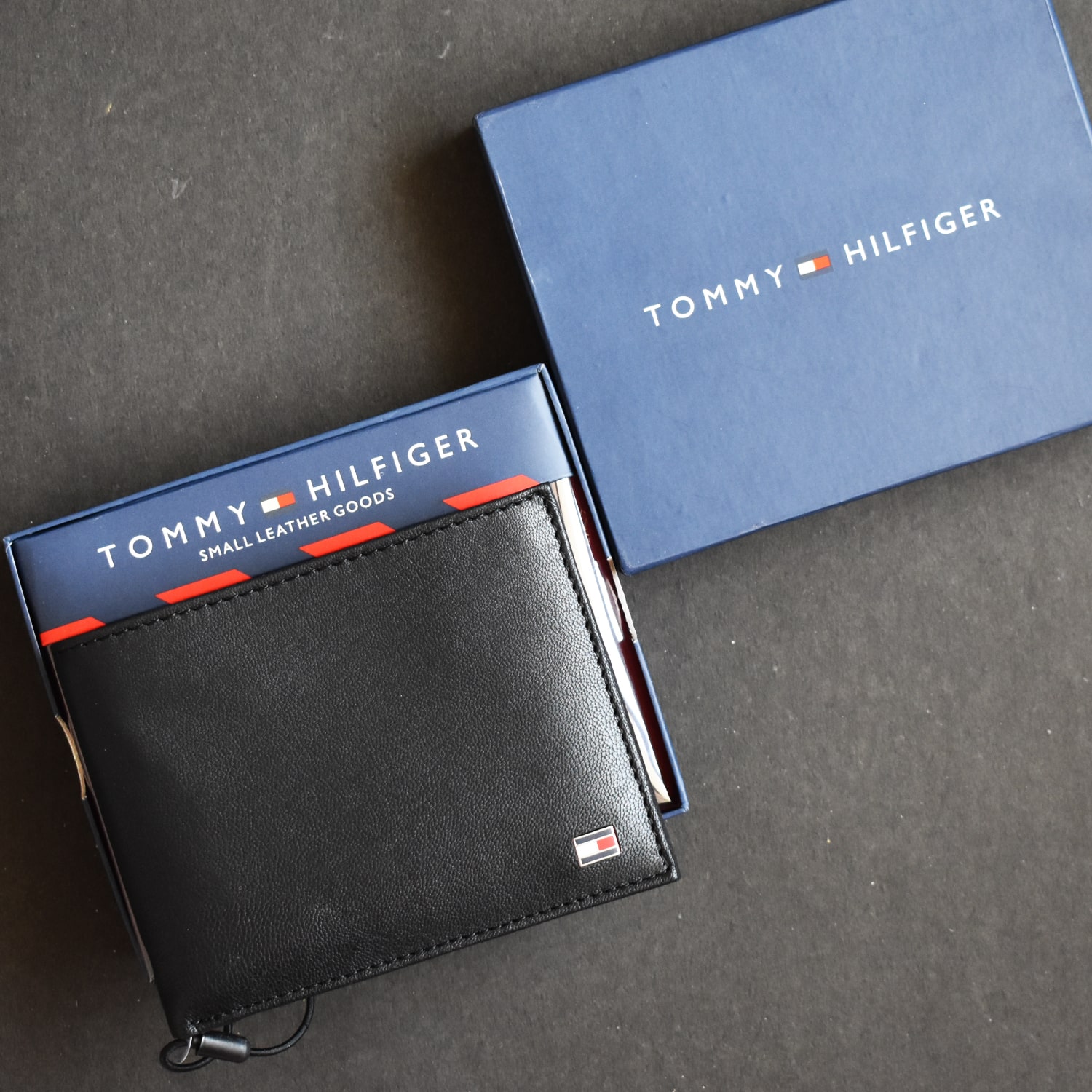 Wallet by Tommy Hilfiger (Black)